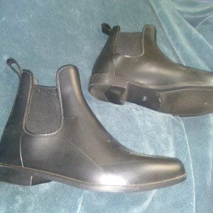 Waterproof rain boots